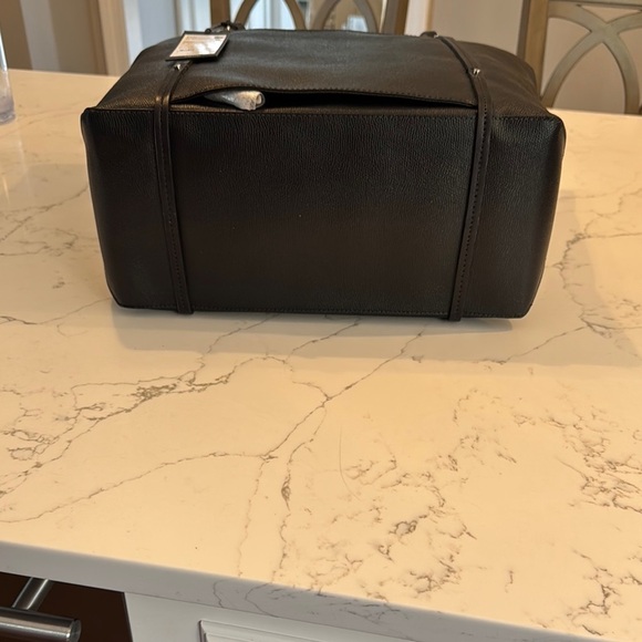 Tumi Sinclair Q Black Tote Bag with Sleek Design - Picture 7 of 14